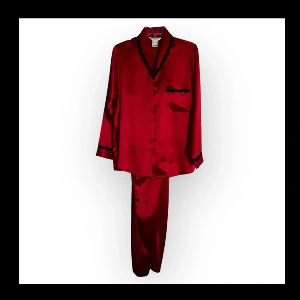 Private Luxuries 2 Piece Long-Sleeve Red Satin Pajama Set Perfect Condition NWOT - Picture 16 of 16